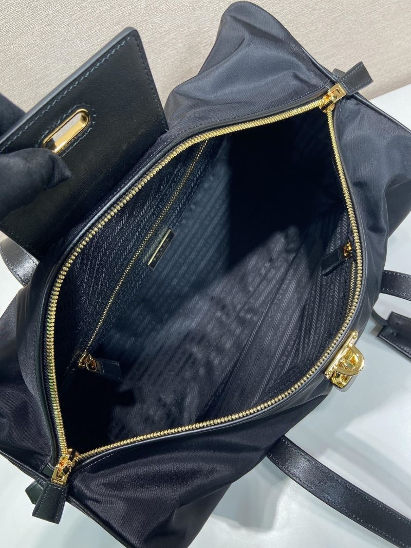 Pra*a travel bags